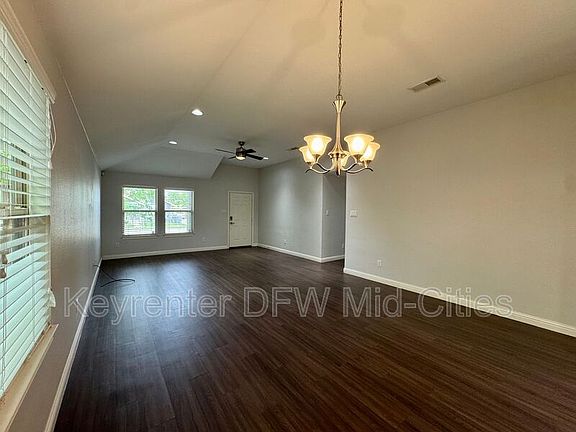 3rd image of 3532 Toronto St