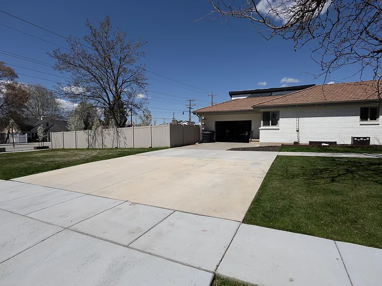 E Delia Dr — Photo 14
