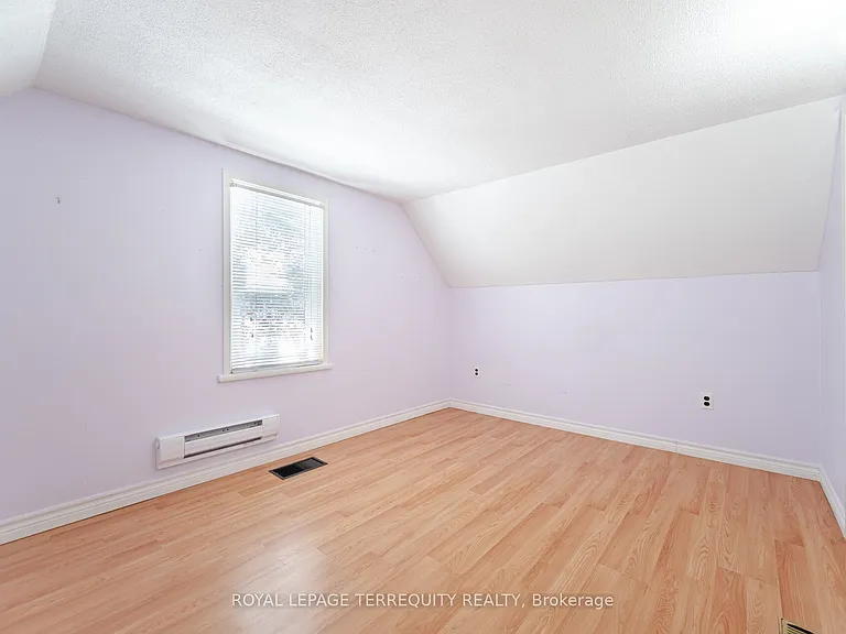 16 Royal Ave — Photo 27