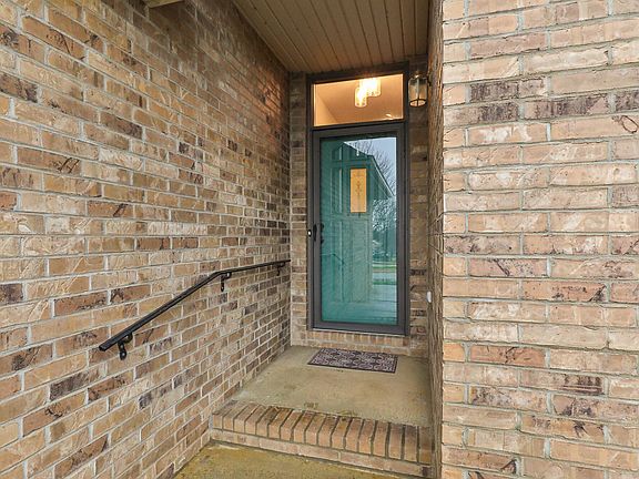 3rd image of 3922 W Cardinal Street