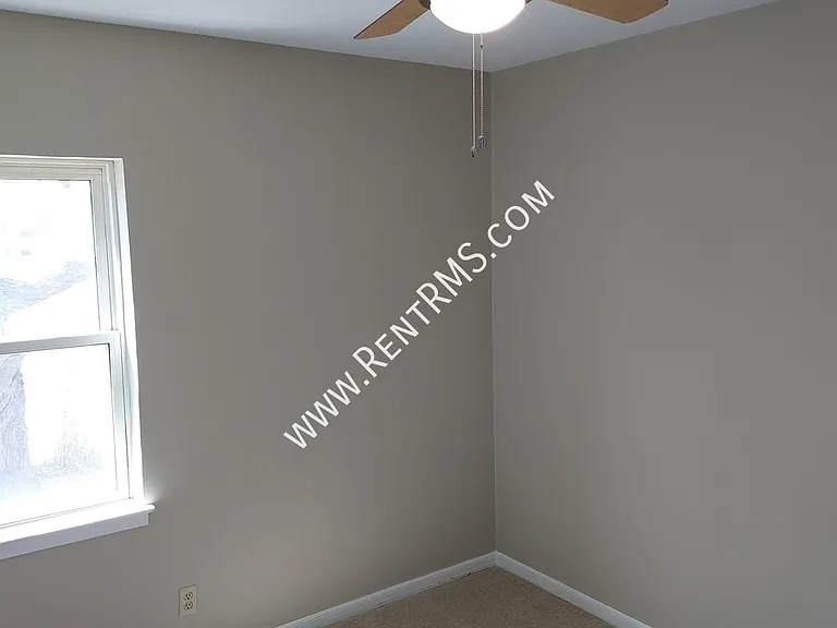 1251 SW Topeka Blvd #13 — Photo 7