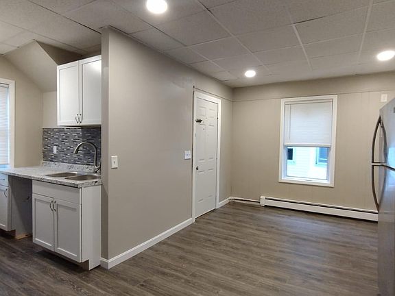 4th image of 19 Sanford St Floor 2