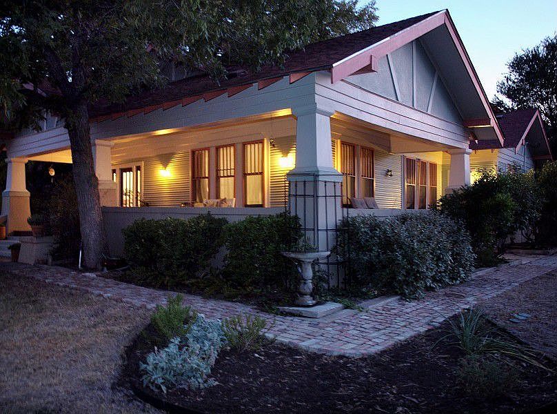 2nd image of 313 N Blanco St