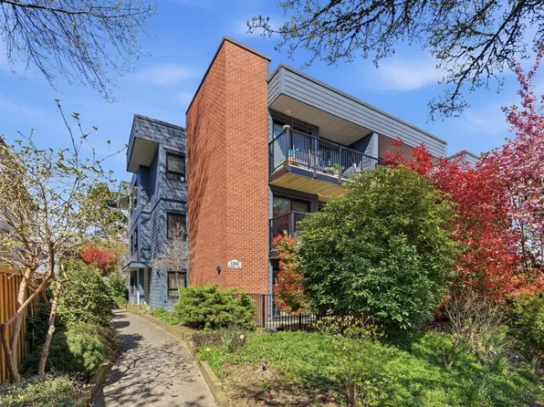 1365 E 7th Ave #201, Vancouver, BC V5N 1R6