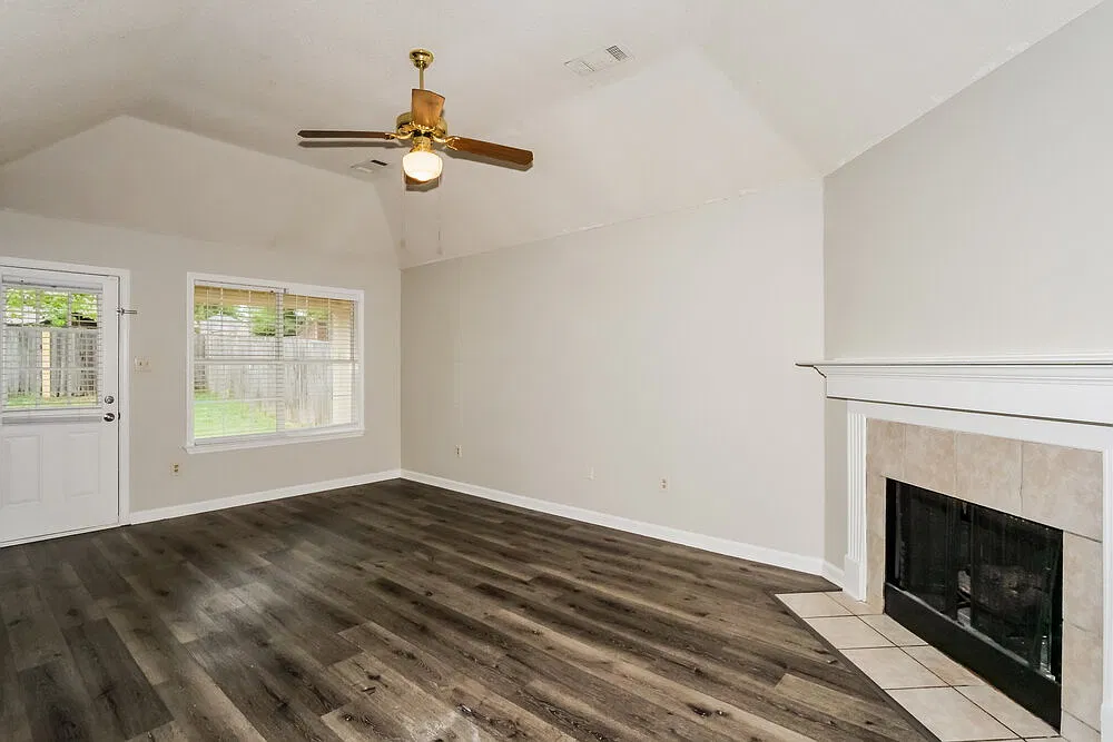 3 bed, 2.0 bath, 1588 sqft, $1,845 — Photo 4