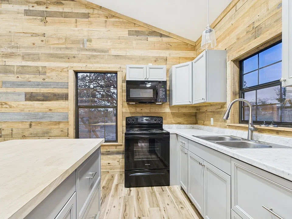 137 Hill Country Cabin Ln
