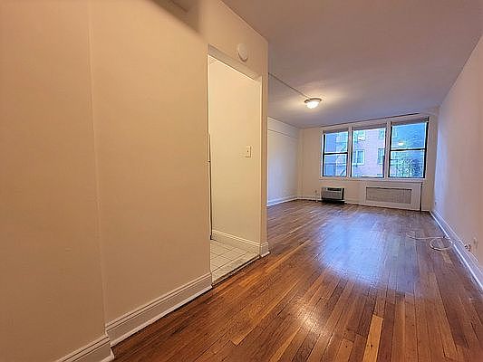 1st image of 205 W 13th St #4X