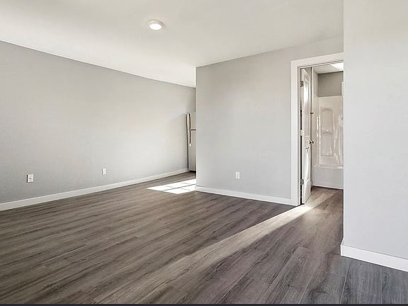 4th image of 2316 Washington Ave APT 102