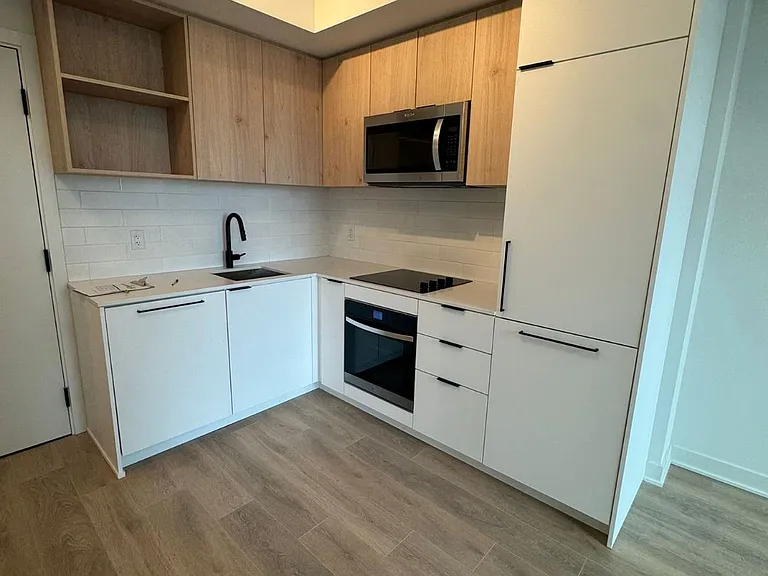 1185 Dupont St #604 — Photo 6