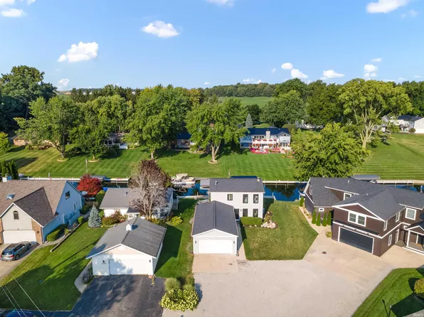 8092 E Quiet Harbor Dr, Syracuse, IN 46567