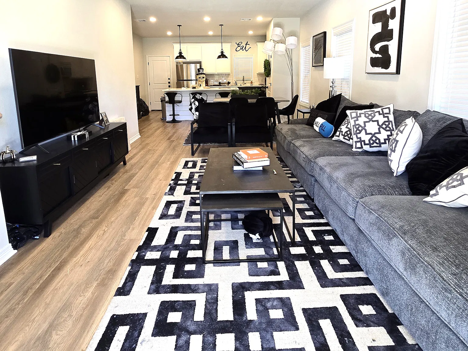 5 bed, 5.5 bath, 2264 sqft, $4,695 — Photo 3