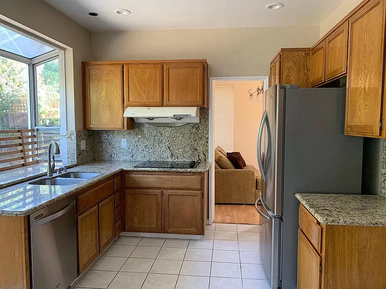 1560 Mission Springs Cir — Photo 2