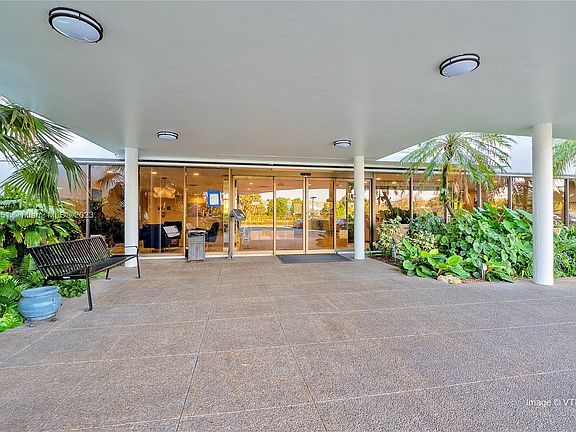 3rd image of 4350 Hillcrest Dr APT 506