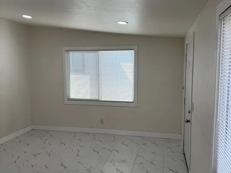 819 S Cypress Ave — Photo 32