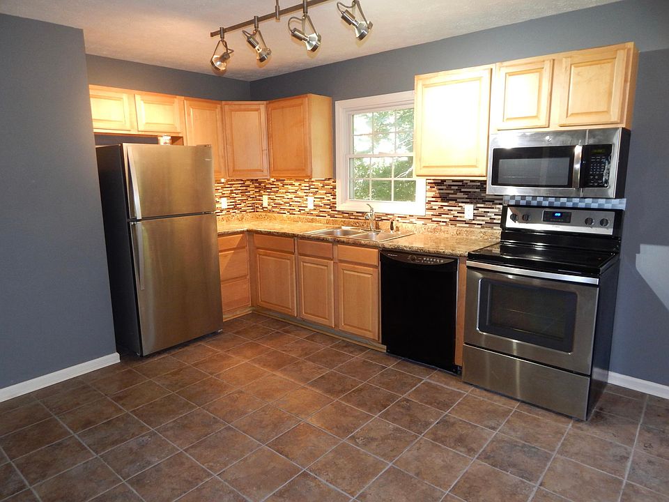 2nd image of 104 Bowker St