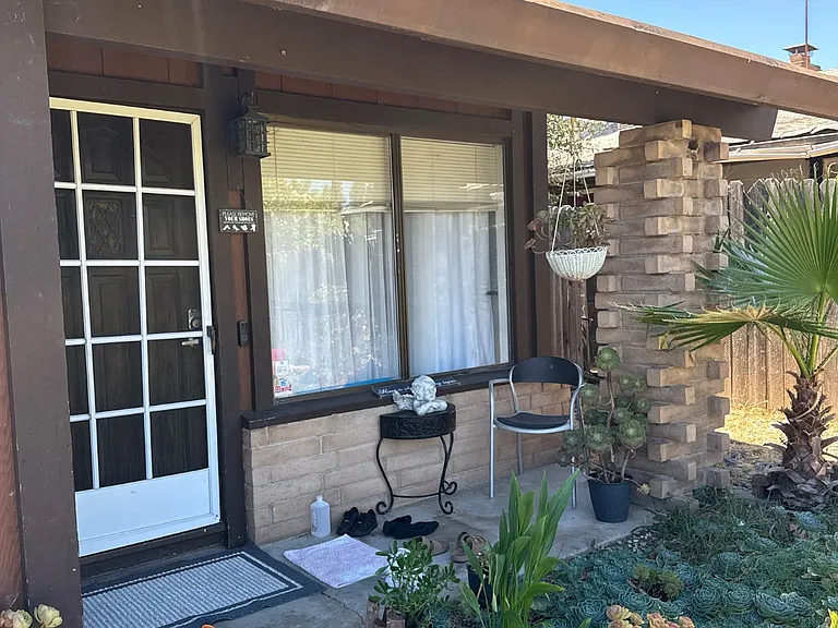 2 bed, 1.0 bath, $1,700 — Photo 2