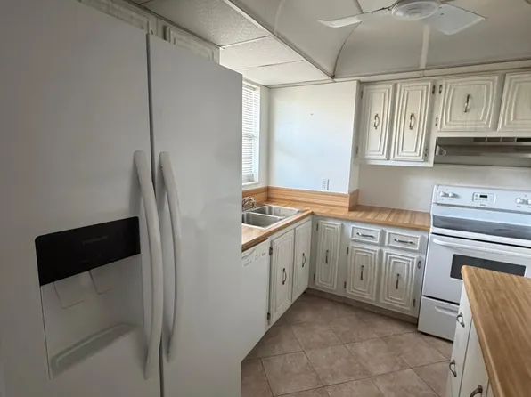 701 Lori Dr, Lake Worth, FL 33461