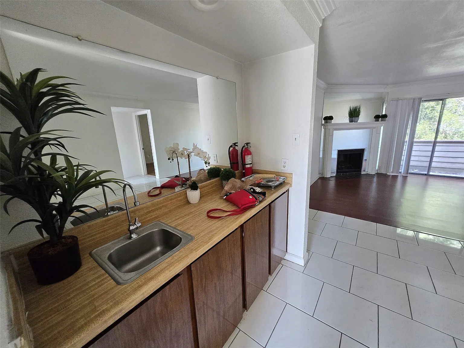 2 bed, 1.0 bath, 834 sqft, $850 — Photo 4