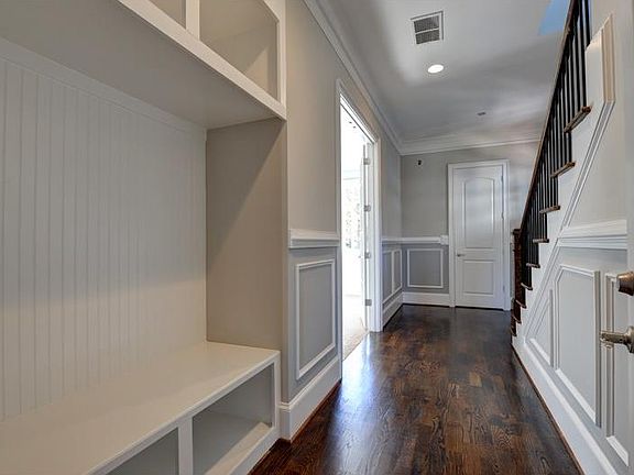 4th image of 545 Bishop Way NE