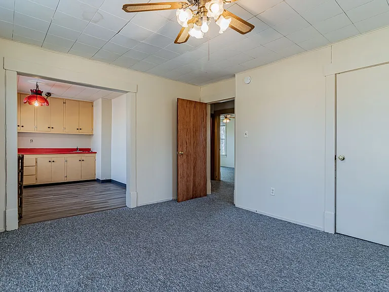 311 W Green St — Photo 23