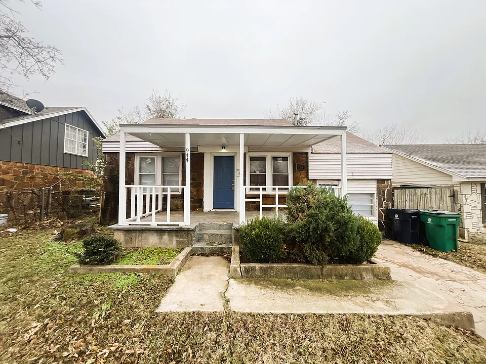 944 SW 35th St