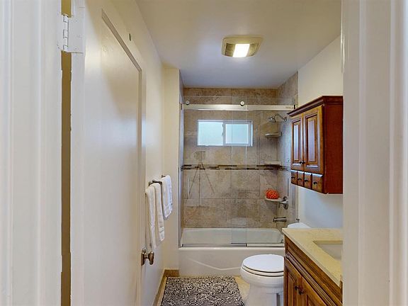 4th image of 833 Belle Ave