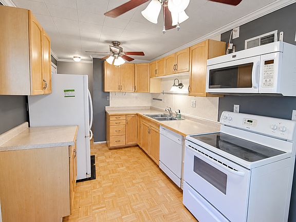 5th image of 624 5th Ave SW