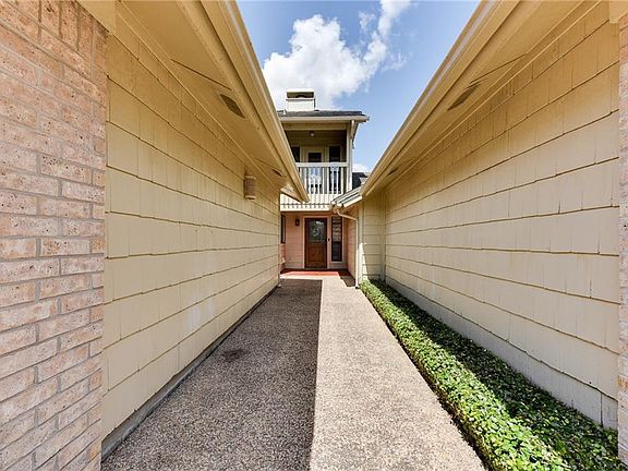 3rd image of 10920B Crown Colony Dr #3