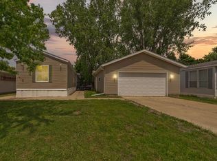 718 Rose Dr, Faribault, MN 55021