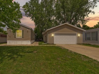 718 Rose Dr, Faribault, MN, 55021