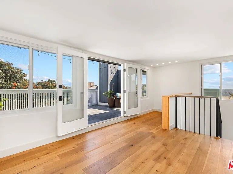 33 E Reef St #4 — Photo 15
