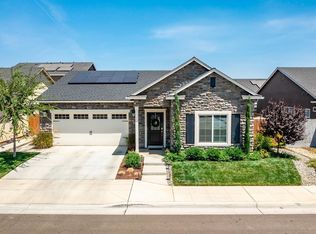 4153 Rialto Ave, Clovis, CA 93619