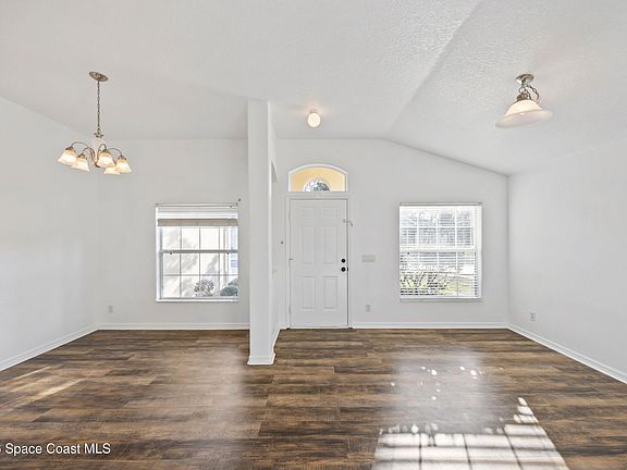 5th image of 2140 Chinaberry Cir SE