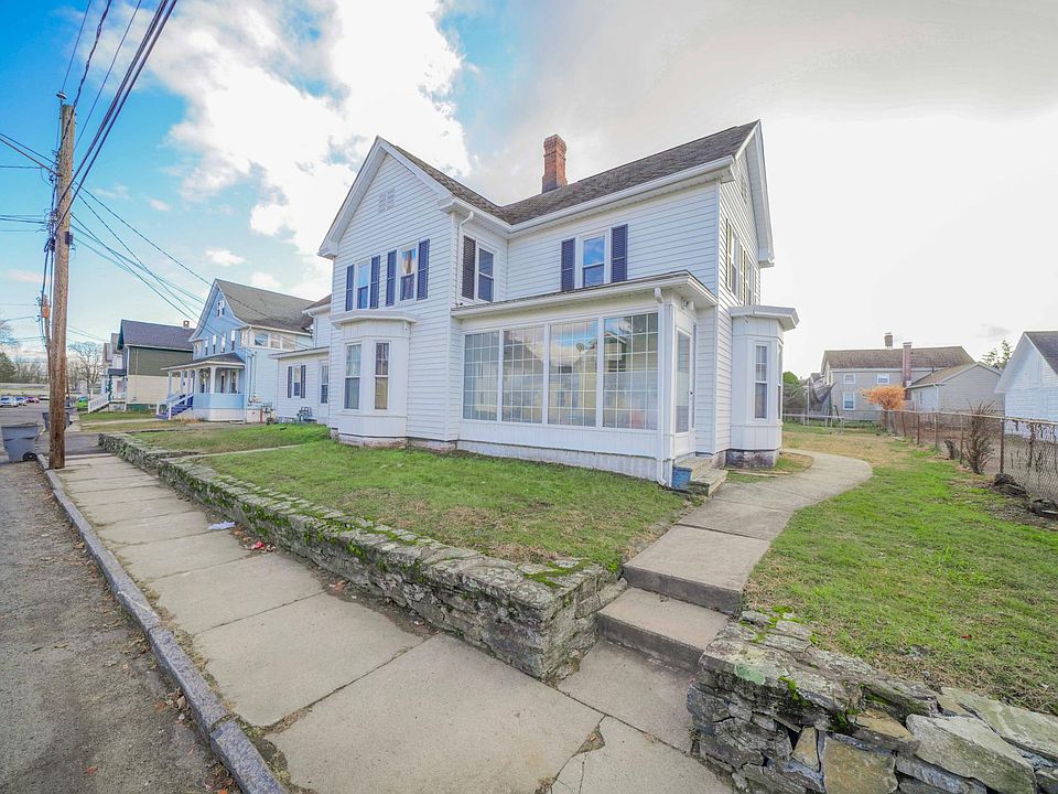 Front View From Walnut Street
2 Car Parking in Drive On Left
Sidewalk around right handside to rear entrance and OVERSIZED back yard