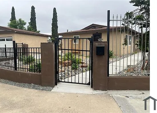 2 bed, 700 sqft, $2,700 — Photo 2
