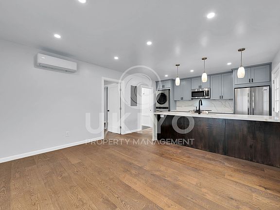 4th image of 3516 Seminary Ave #1