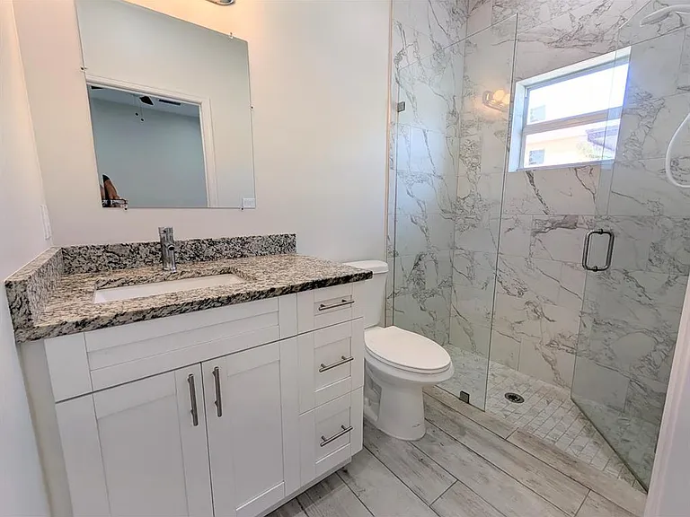 1562 W 26th Ct — Photo 6