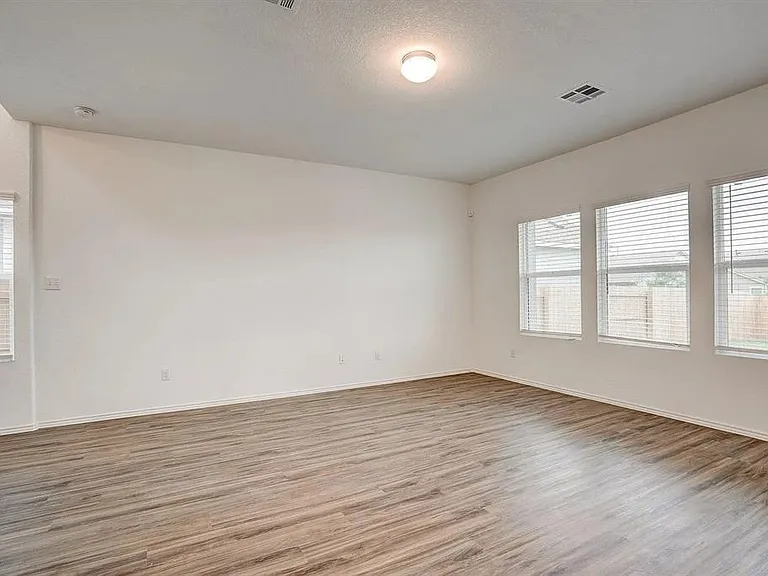 209 Majestic Cedar Dr — Photo 9