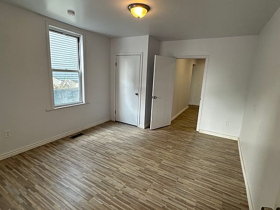 4th image of 153 Ward St