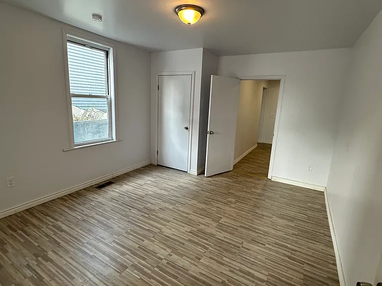 153 Ward St — Photo 4