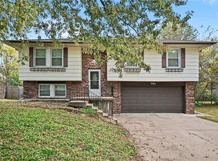 704 N 20th St, Leavenworth, KS 66048