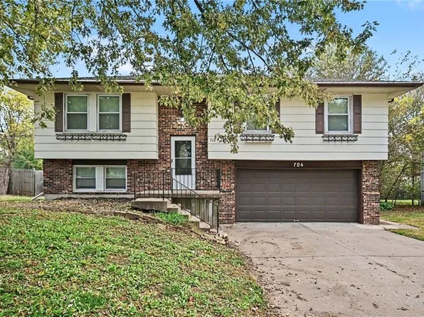 704 N 20th St, Leavenworth, KS 66048