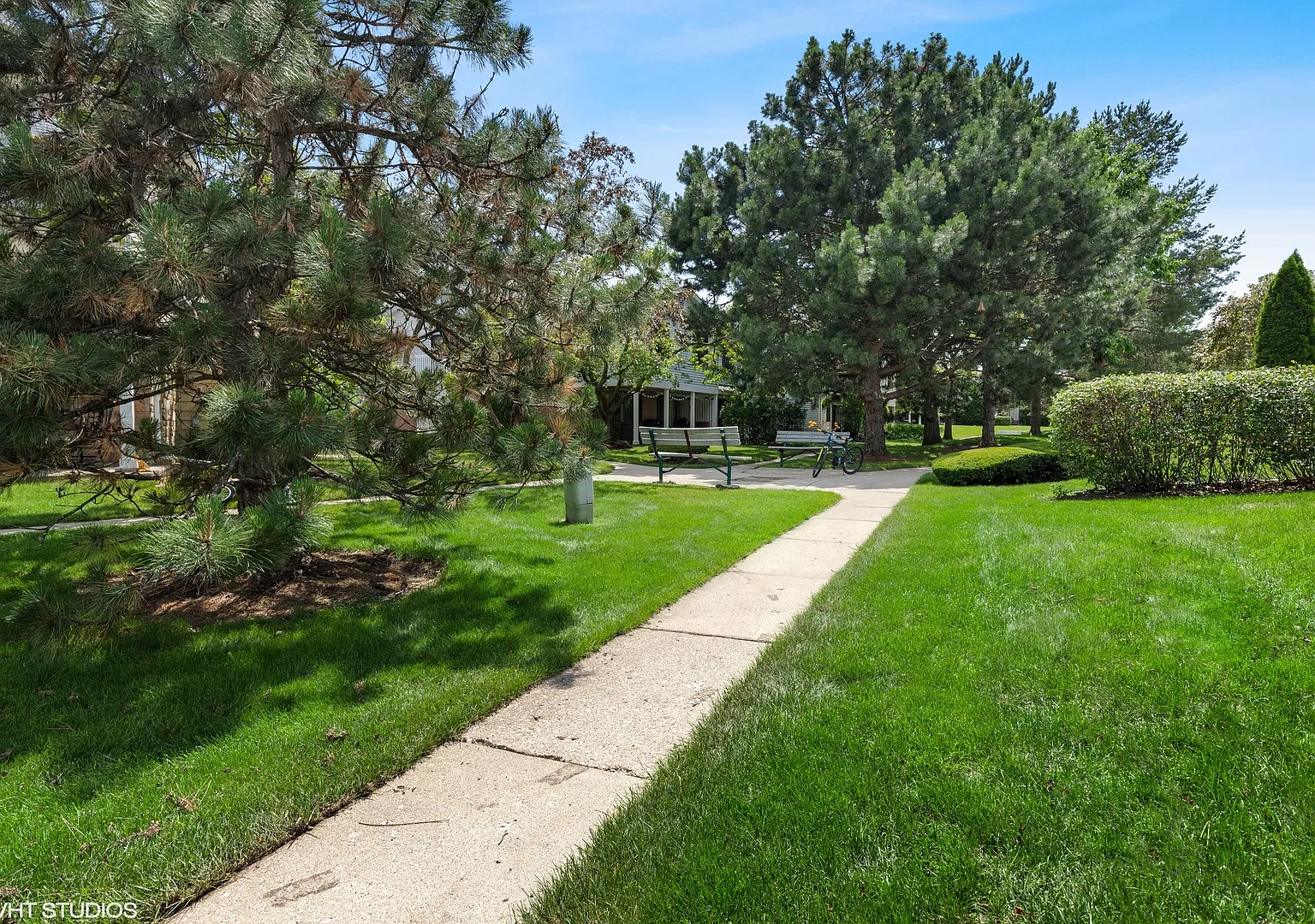 3 bed, 1125 sqft, $2,500 — Photo 3