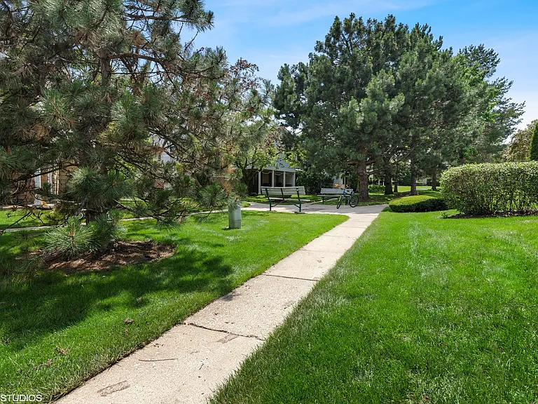 415 Tyler Ct #415 — Photo 3