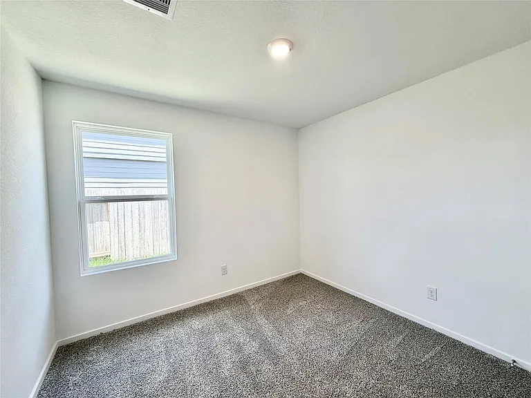 40839 Hawthorne Glades St — Photo 12