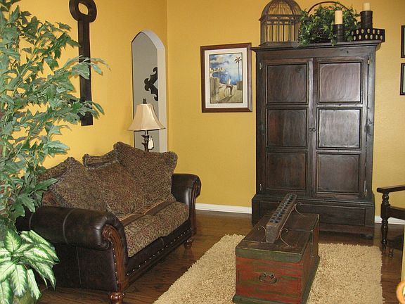 Living room could be used as study