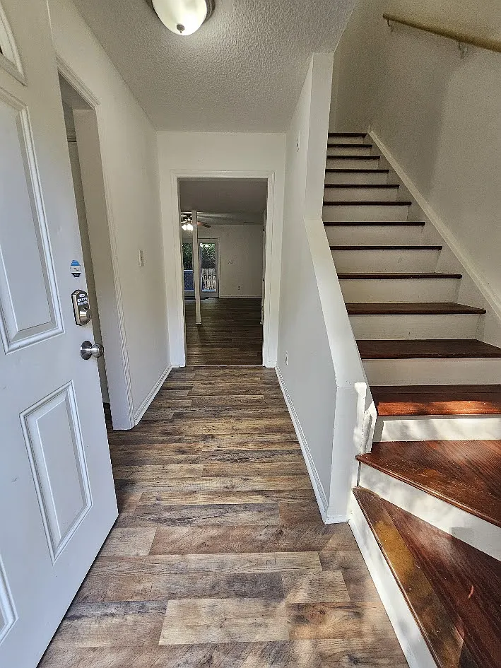 2 bed, 1.5 bath, 1280 sqft, $900 — Photo 2
