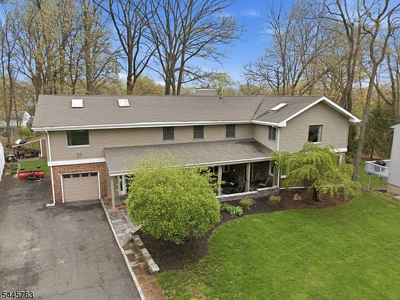 3rd image of 7 Oswego Ave