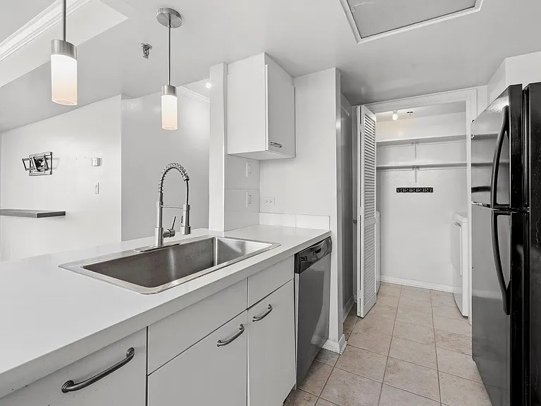 3525 Sage Rd #504 — Photo 6