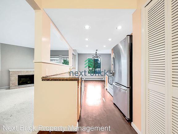 4th image of 10415 NE 32nd Pl APT E302